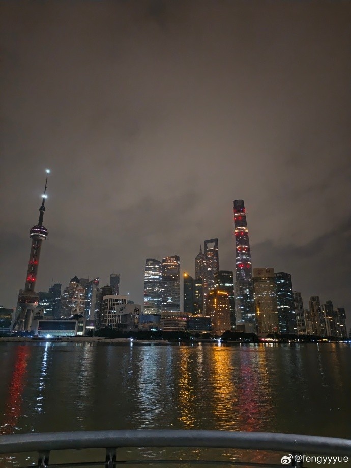 【蜗牛电竞】fengyue分享近日旅游照：阿风发来了新的旅行日志