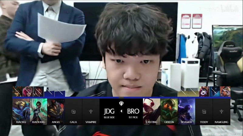 【蜗牛电竞】姿态看JDG被BRO暴打 Gala被对位6K：怎么见韩国AD就被暴打啊！